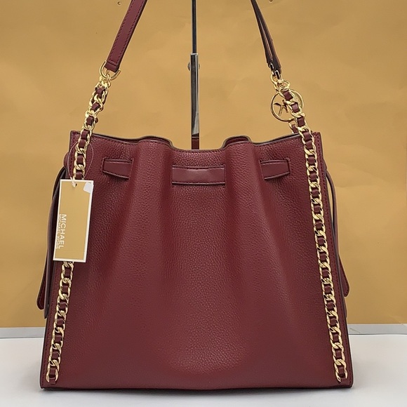 MICHAEL KORS
MINA LARGE BELTED CHAIN SHOULDER BAG DARK CHERRY COLOR - Picture 7 of 16